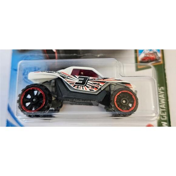 Hot Wheels Twinnin' N Winnin 2020 #116/250 HW Getaways White 4X4 Red Rims - Picture 3 of 7